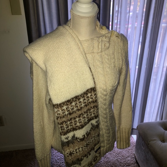 Beautiful Sweater set with Scarf 🧣 - Picture 2 of 4